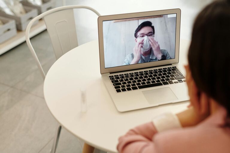How to Protect Your Eyes During Screen Time: Easy Tips and Tricks
